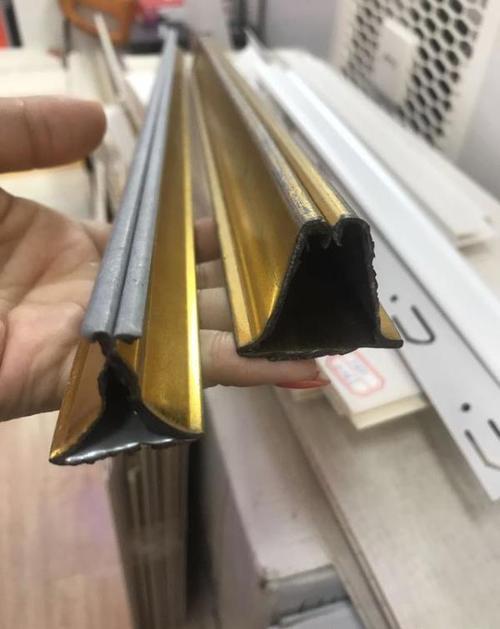 鋁扣板吊頂收費(fèi)-客廳鋁扣板吊頂效果怎么樣才好看